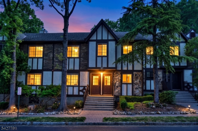 3707 Mark Twain Way Mahwah, NJ 07430 - Photo 2 of 28