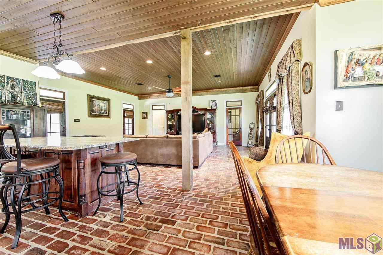286 Choctaw Road Thibodaux, LA 70301 - Photo 5 of 13 Living-Dining-Island View