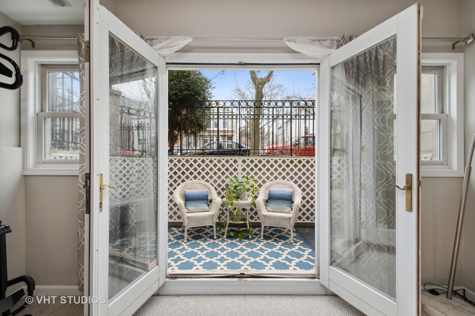 3124 North Seminary Avenue, Unit 1 Chicago, IL 60657 - Photo 22 of 25 a view of front door