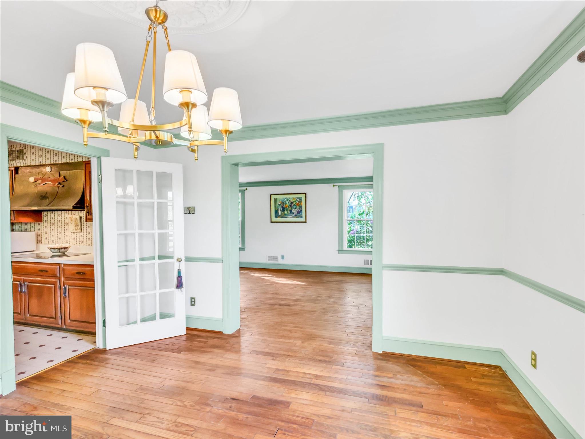 19255 Telegraph Springs Road Purcellville, VA 20132 - Photo 28 of 107 Charming entryway with classic details.