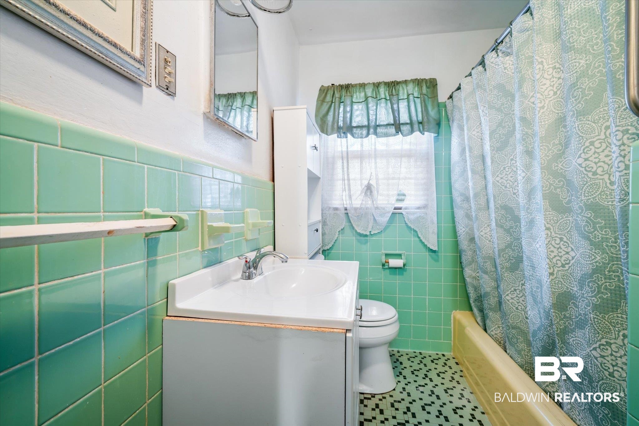 3019 Curry Drive West Mobile, AL 36605 - Photo 16 of 19 Bathroom