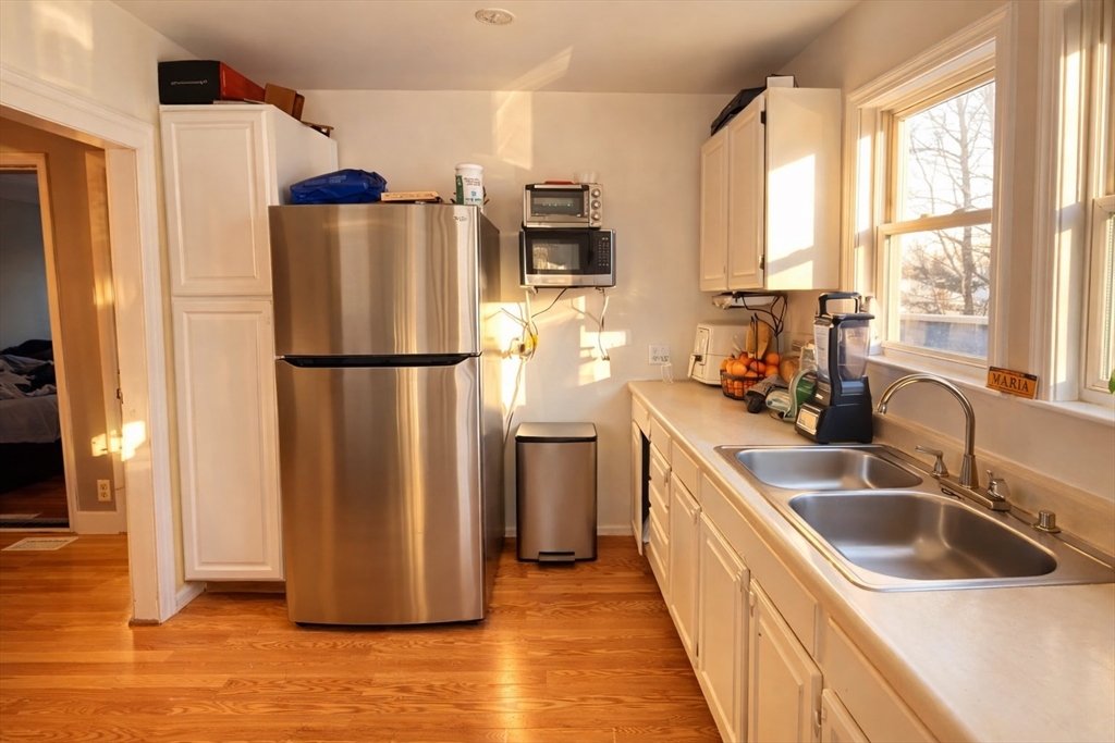 23 Stillman Street Framingham, MA 01702 - Photo 5 of 35