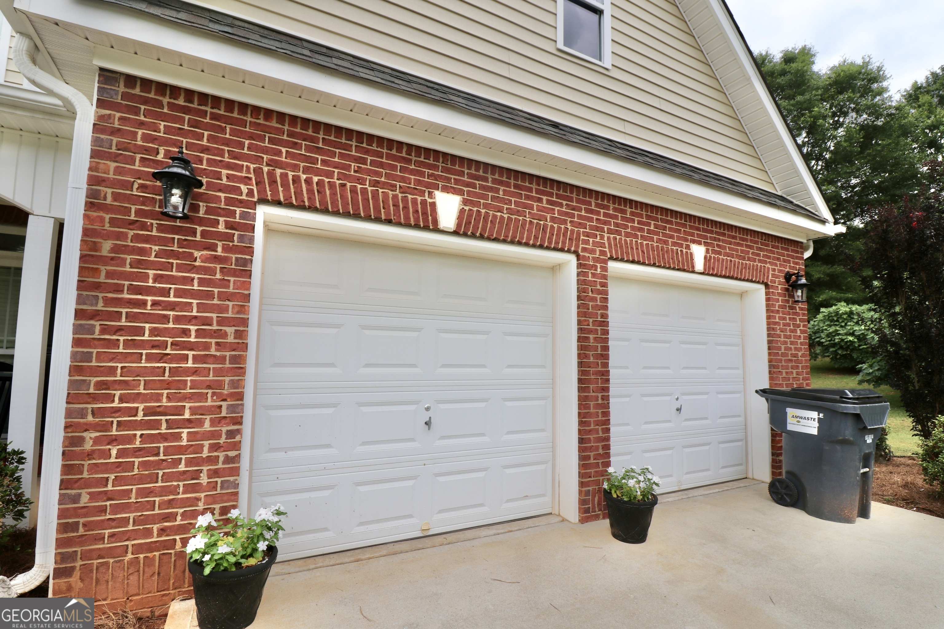 190 Roundtree Way Williamson, GA 30292 - Photo 7 of 73 a front view of a house