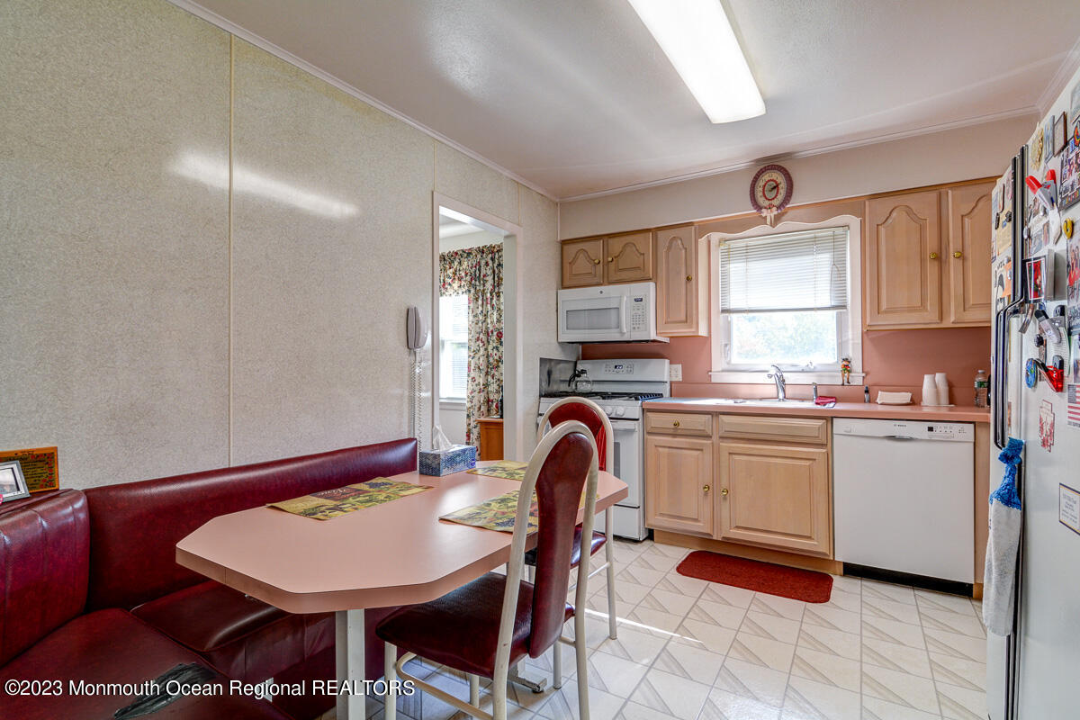 38 Ryan Boulevard Freehold, NJ 07728 - Photo 14 of 22 a kitchen that has a table and chairs in it