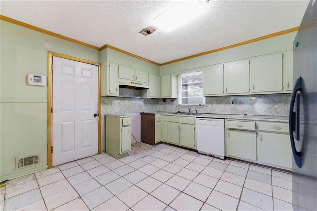 1820 Smyrna Road Southwest Conyers, GA 30094 - Photo 8 of 20