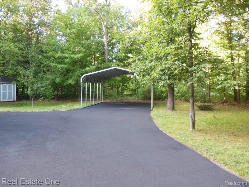 Large driveway addit  parking