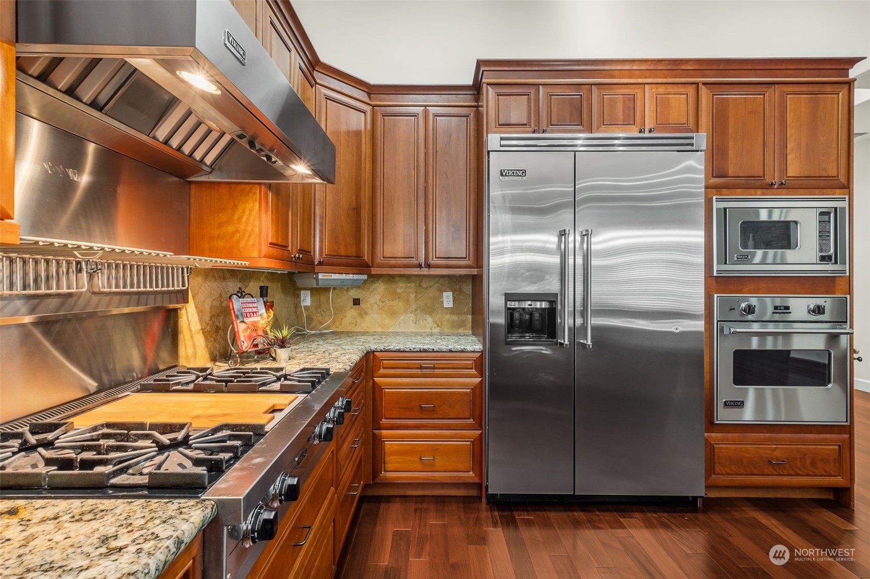 22836 Peter Grubb Road Southeast Renton, WA 98058 - Photo 11 of 35 Gallery Image 11