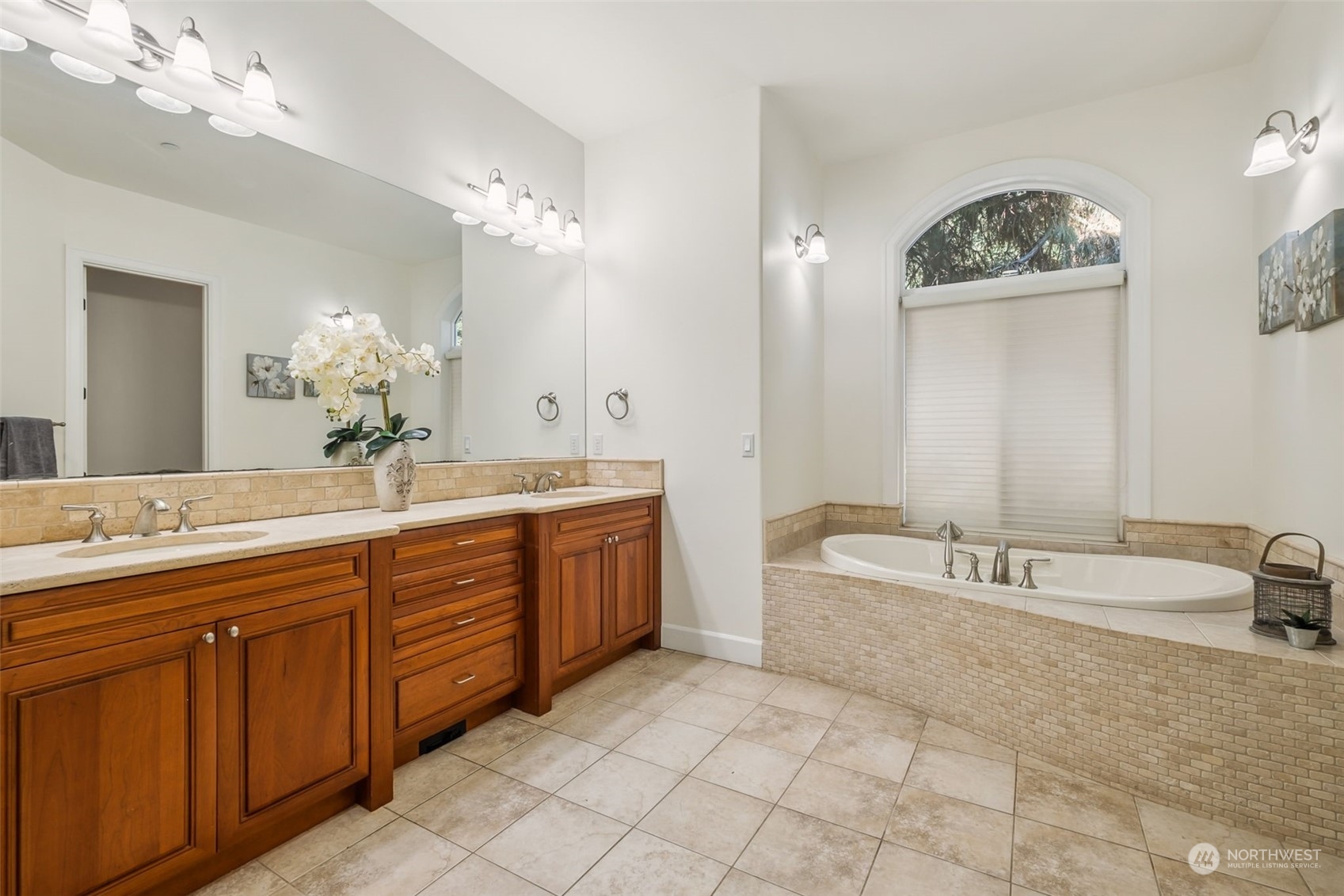 22836 Peter Grubb Road Southeast Renton, WA 98058 - Photo 18 of 35 Gallery Image 18
