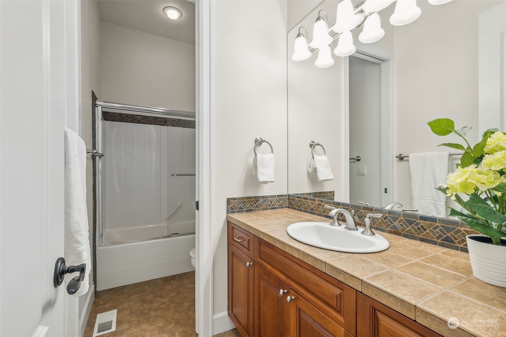 22836 Peter Grubb Road Southeast Renton, WA 98058 - Photo 21 of 35 Gallery Image 21