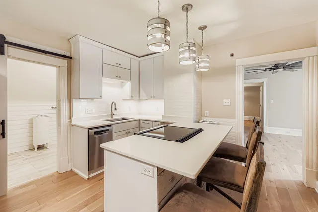 $1,895 | 1834 Fillmore Street Northeast, Unit 2, Minneapolis, MN 55418