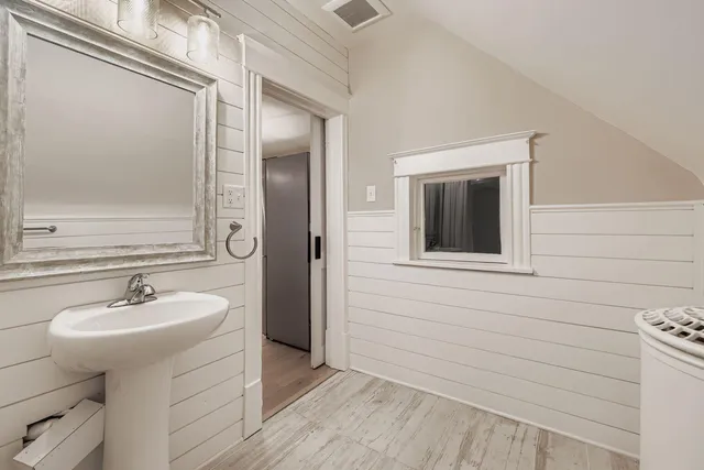 $1,895 | 1834 Fillmore Street Northeast, Unit 2, Minneapolis, MN 55418