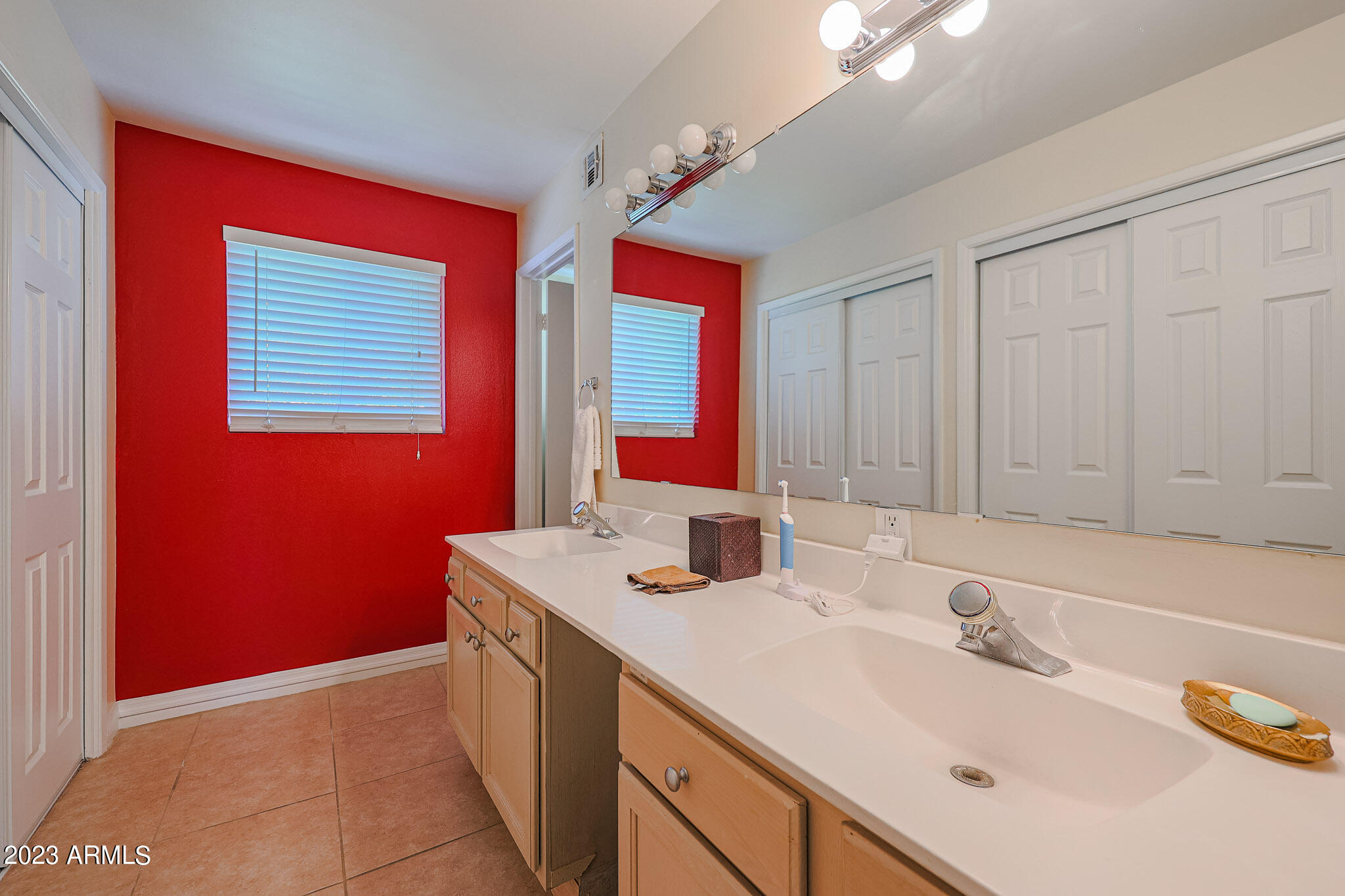 5550 North 12th Street, Unit 24 Phoenix, AZ 85014 - Photo 14 of 20 a bathroom with a sink vanity and a mirror