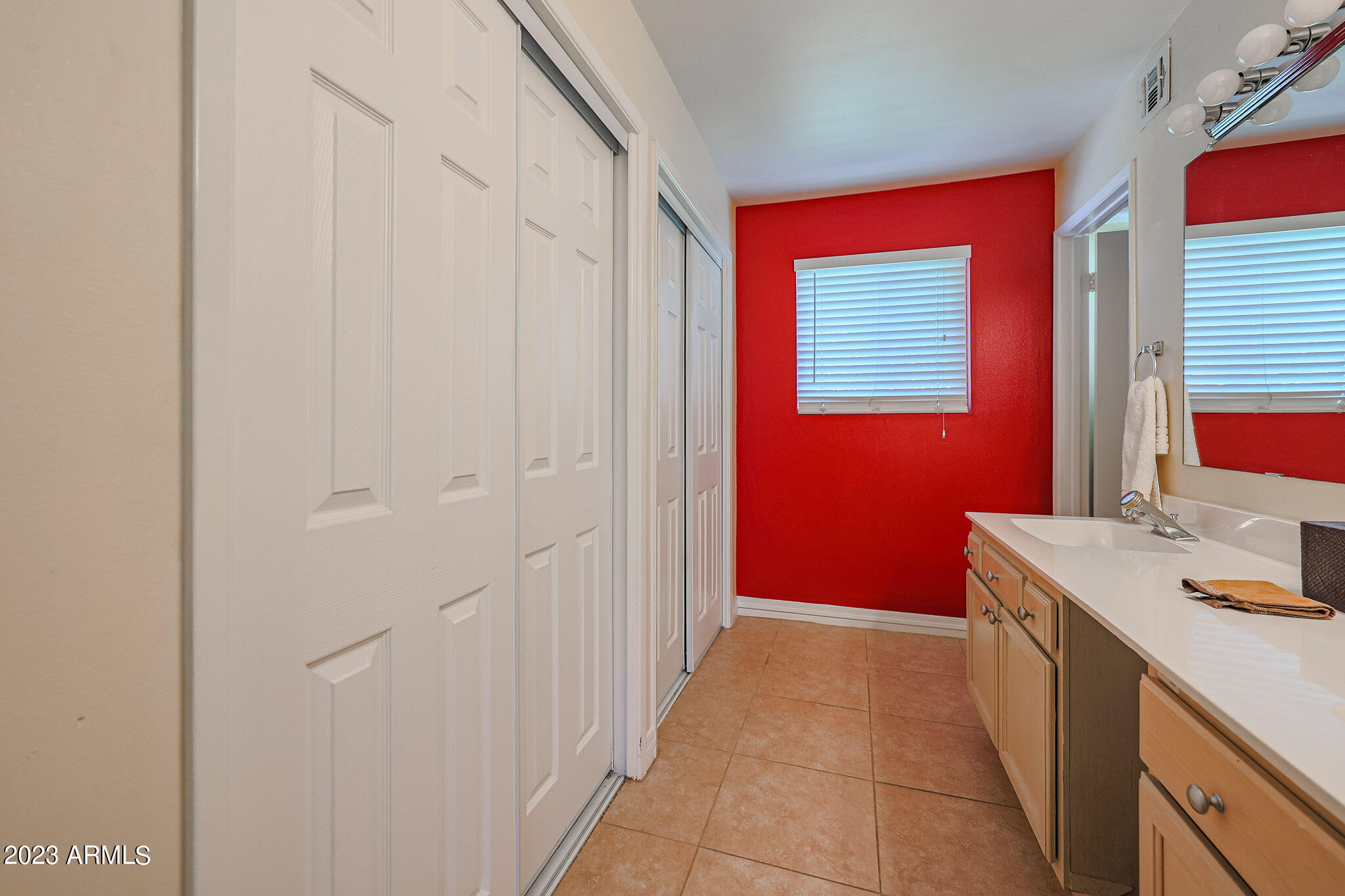 5550 North 12th Street, Unit 24 Phoenix, AZ 85014 - Photo 19 of 20 a bathroom with a sink a vanity and a mirror