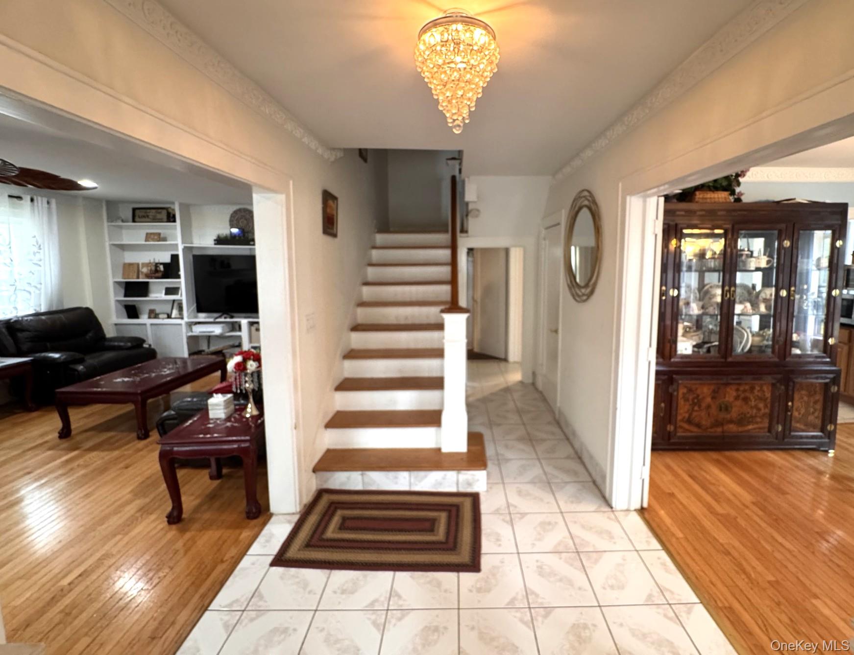 36 Earle Place New Rochelle, NY 10801 - Photo 3 of 36