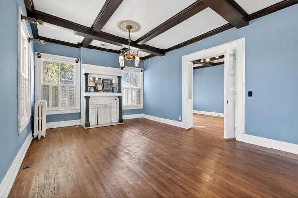 a view of a livingroom with hardwood floor and a ceiling fan