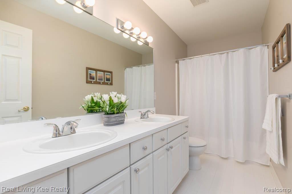 3945 May Center Road Lake Orion, MI 48360 - Photo 28 of 45 3945 May Center Rd-29.jpg