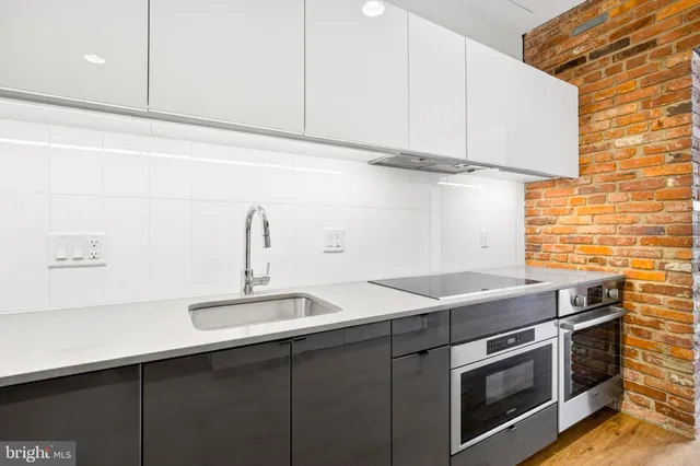 a view of a bedroom with washer and dryer