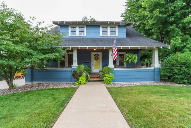 $299,000 | 108 Lake Street, Waupaca, WI 54981