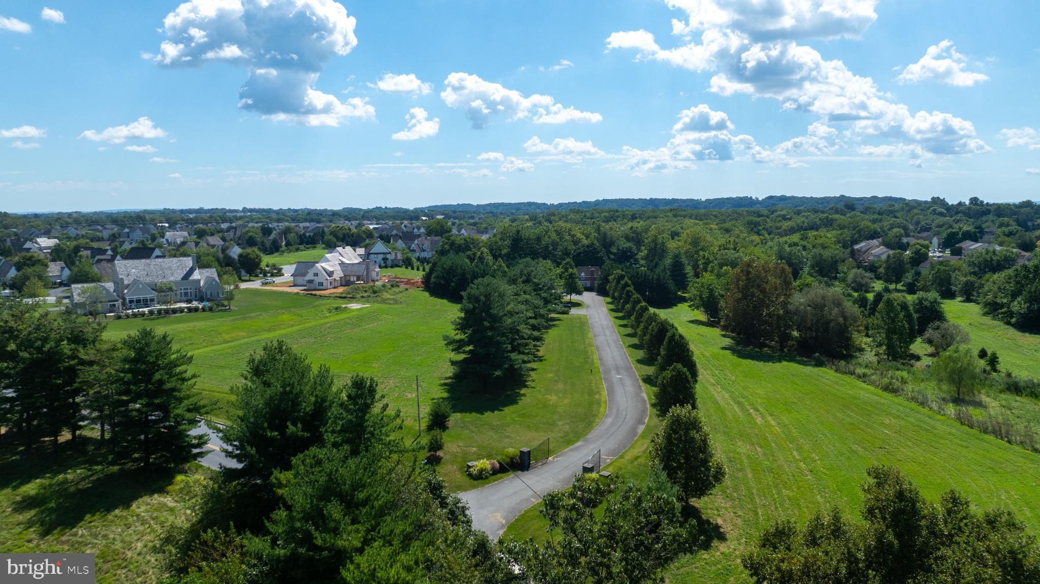 914 Meadowbreeze Lane Lititz, PA 17543 - Photo 3 of 37