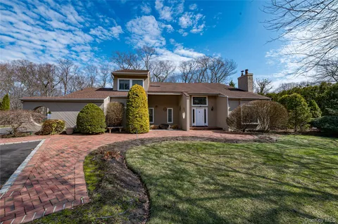 $1,300,000 | 19 Tamara Court, Melville, NY 11747
