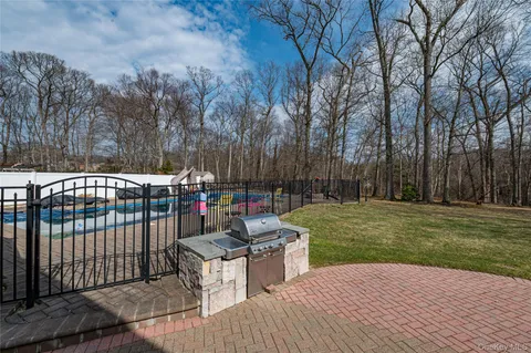 $1,300,000 | 19 Tamara Court, Melville, NY 11747