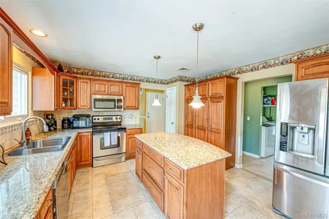 $1,300,000 | 19 Tamara Court, Melville, NY 11747