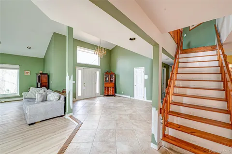 $1,300,000 | 19 Tamara Court, Melville, NY 11747