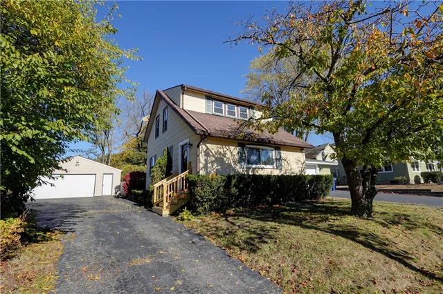 $1,850 | 304 Zuber Road, Irondequoit, NY 14622