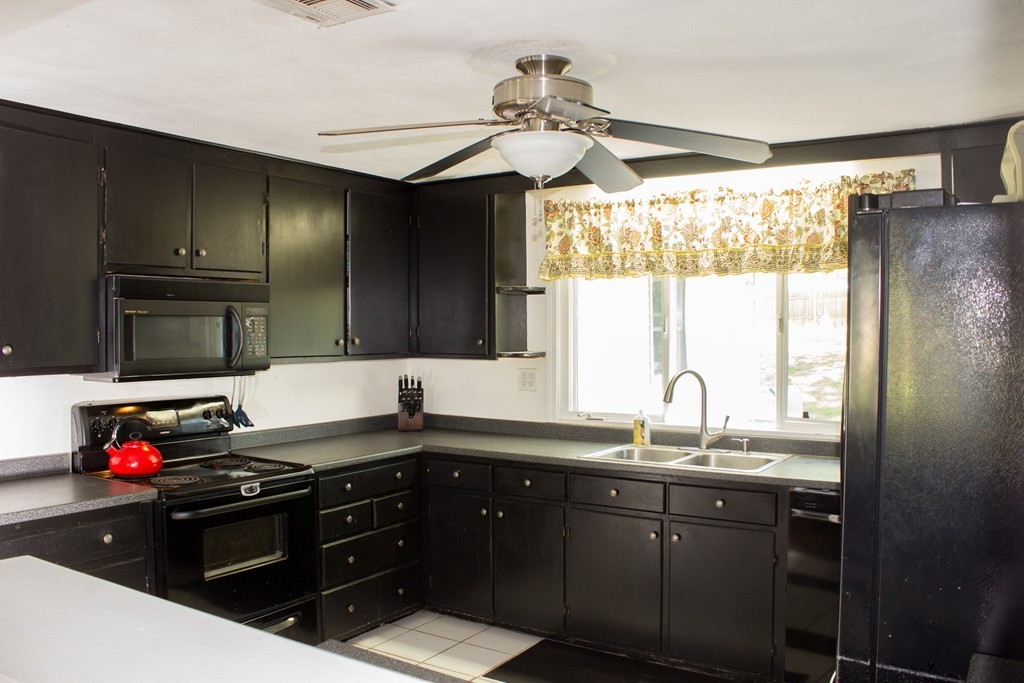 136 Jeannine Road Bellingham, MA 02019 - Photo 6 of 19 Gallery Image 6