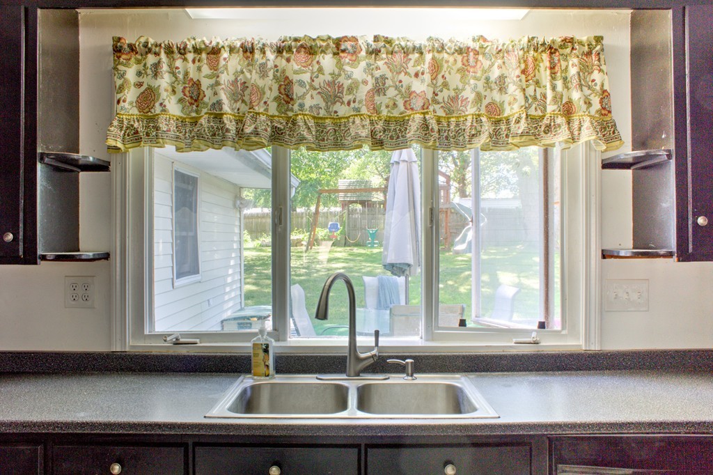 136 Jeannine Road Bellingham, MA 02019 - Photo 8 of 19 Gallery Image 8