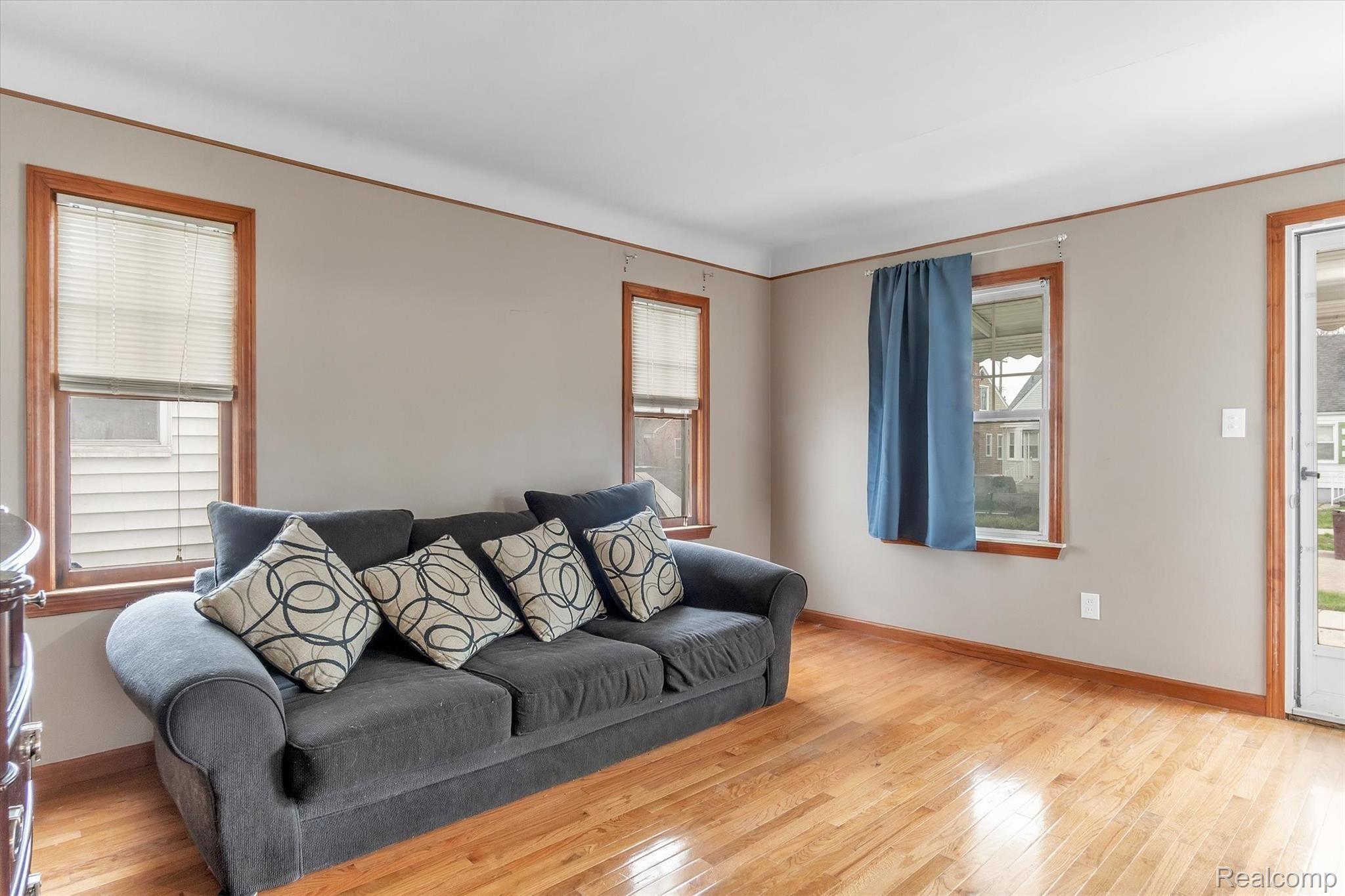 7535 Sterling Street Center Line, MI 48015 - Photo 8 of 48 Livingroom w/hardwood