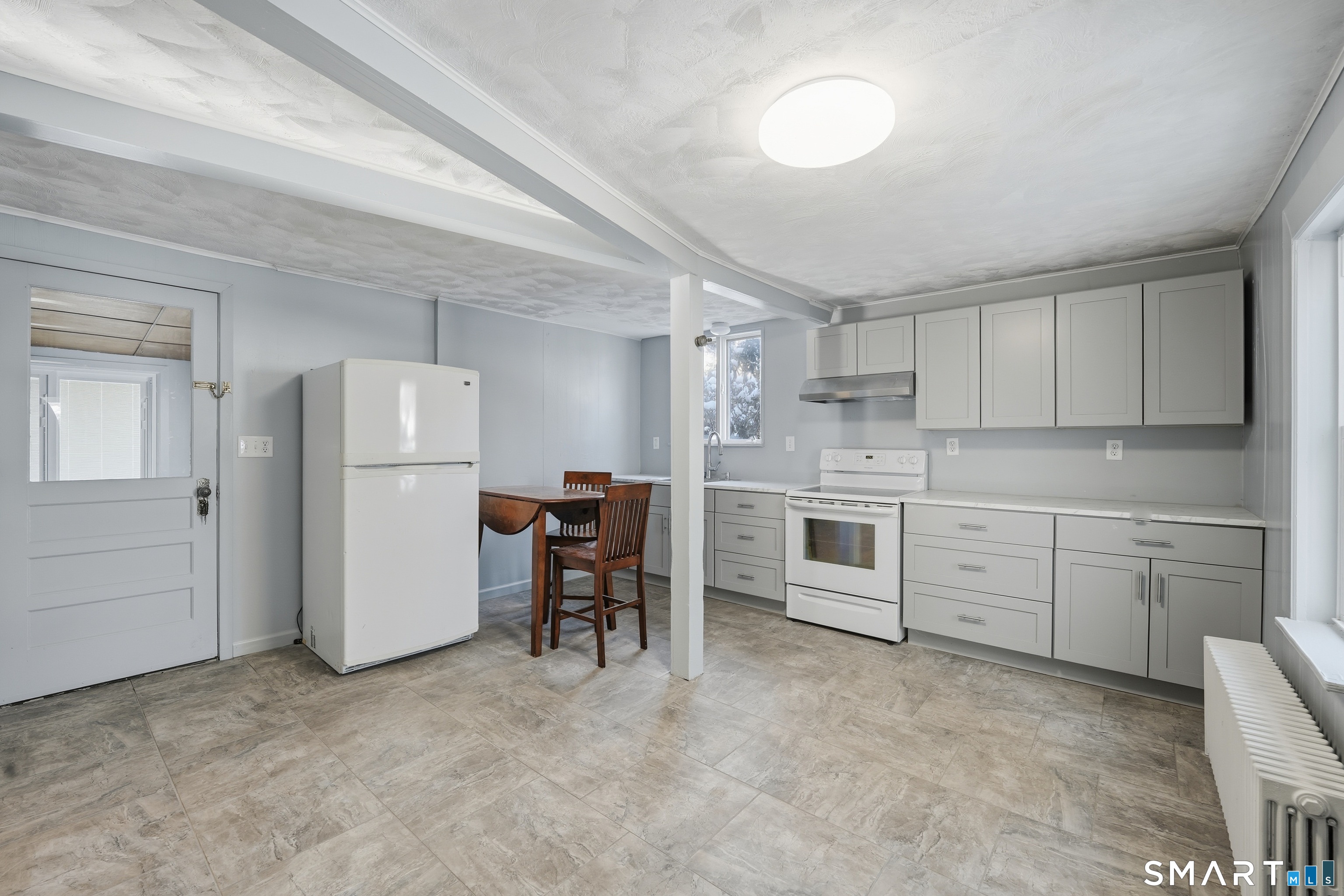 158 McKee Street Manchester, CT 06040 - Photo 4 of 37