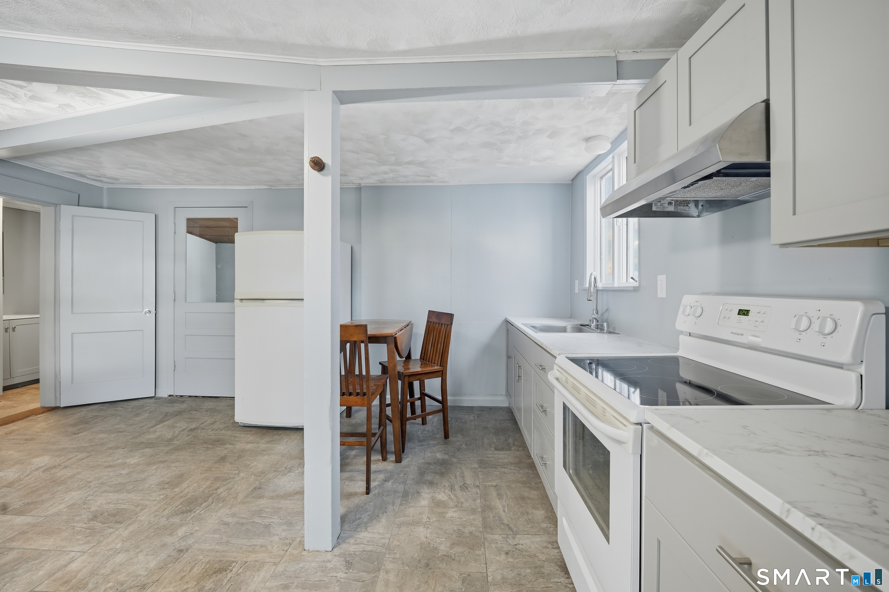 158 McKee Street Manchester, CT 06040 - Photo 6 of 37