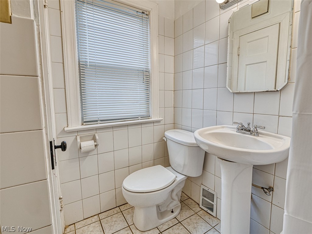 12829 North Road Cleveland, OH 44111 - Photo 14 of 34 Gallery Image 14