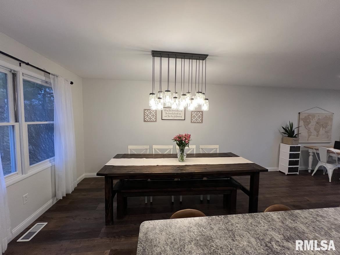 5 West Hickory Bow Macomb, IL 61455 - Photo 13 of 32