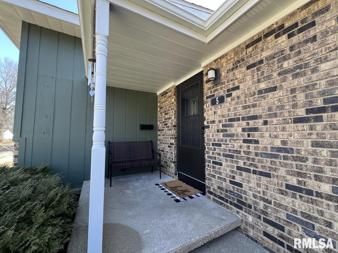 5 West Hickory Bow Macomb, IL 61455 - Photo 3 of 32