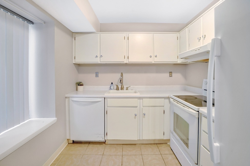 142 Nassau Drive, Unit 142 Springfield, MA 01129 - Photo 15 of 34 Gallery Image 15