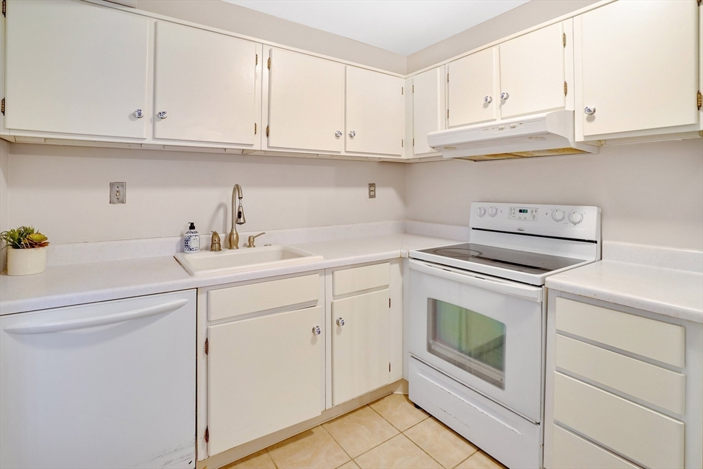 142 Nassau Drive, Unit 142 Springfield, MA 01129 - Photo 16 of 34 Gallery Image 16