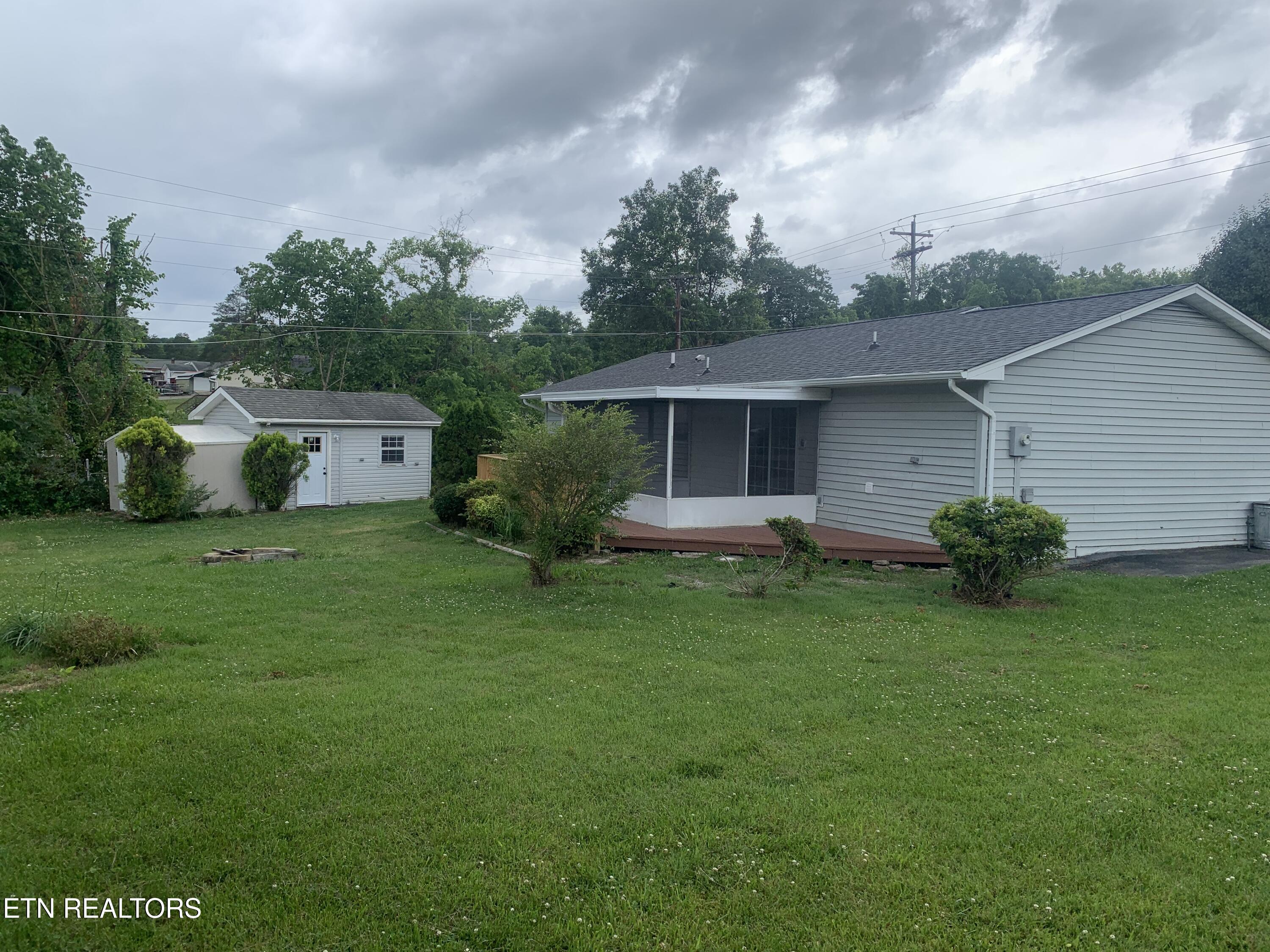 503 Old Edgemoor Lane Powell, TN 37849 - Photo 2 of 18 back
