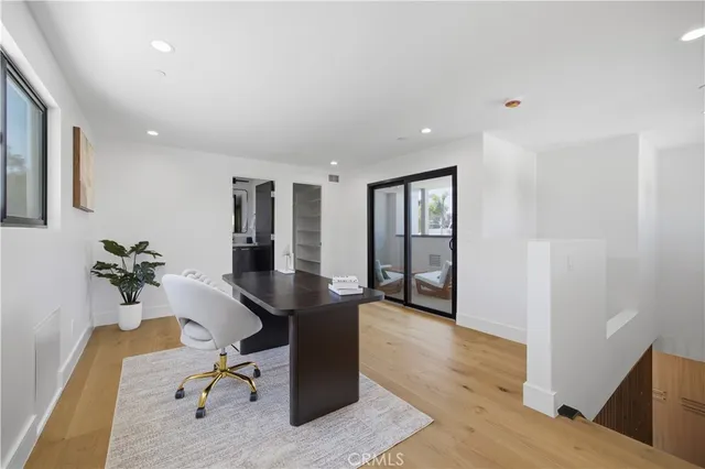 a view of a livingroom with furniture