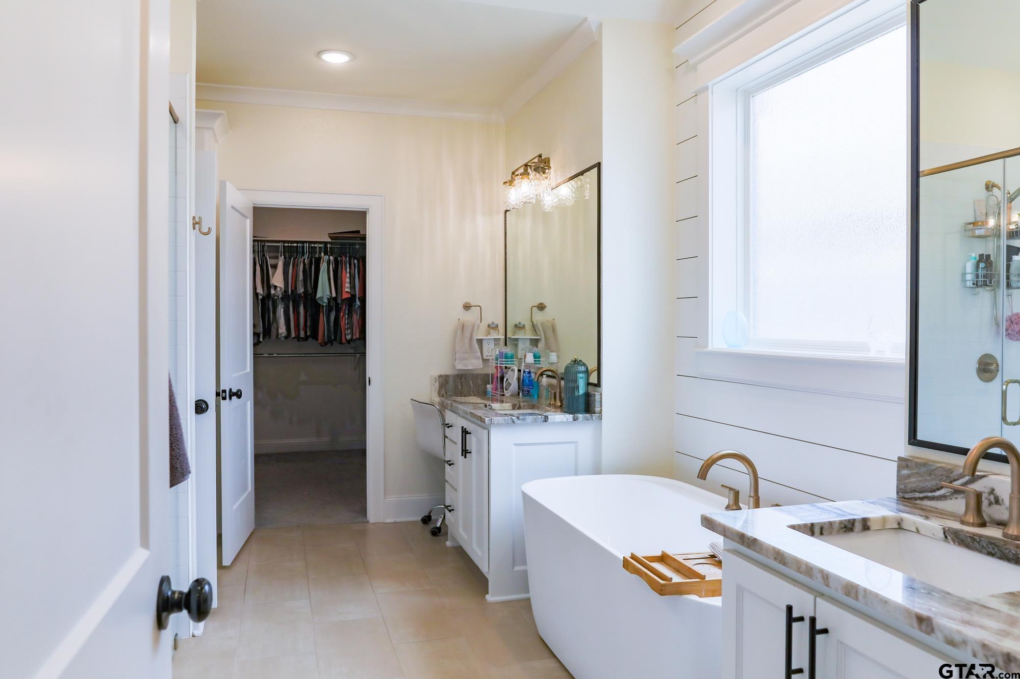 9065 Shallow Cove Tyler, TX 75703 - Photo 25 of 40 a bathroom with a tub sink and mirror