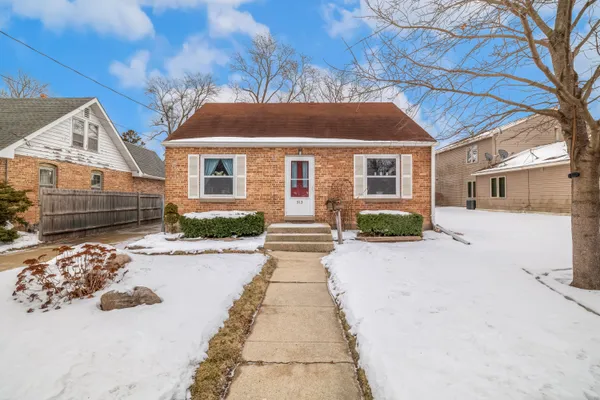 $305,000 | 513 Sugar Creek Road, Delavan, WI 53115