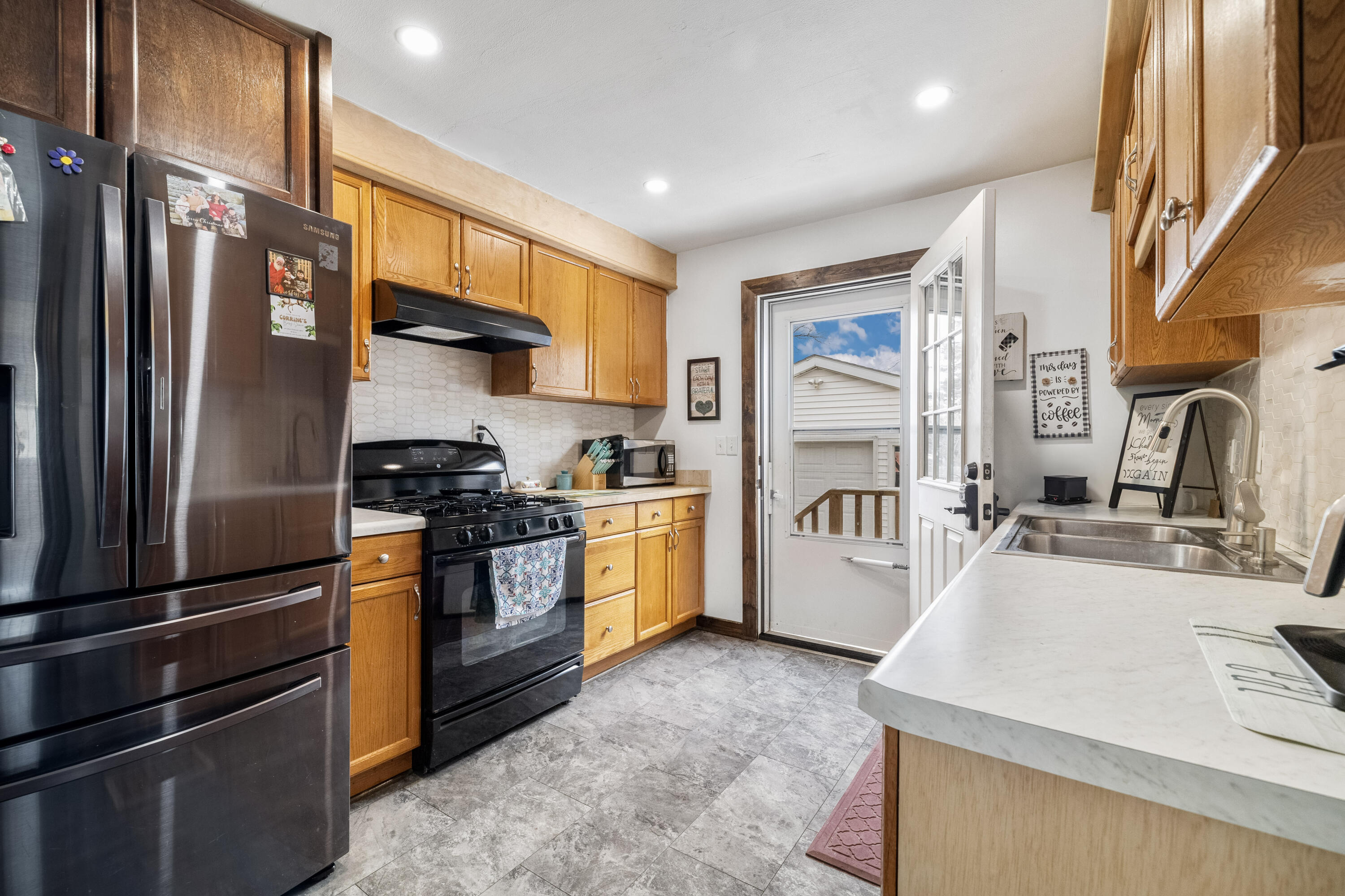 513 Sugar Creek Road Delavan, WI 53115 - Photo 2 of 12 1-04