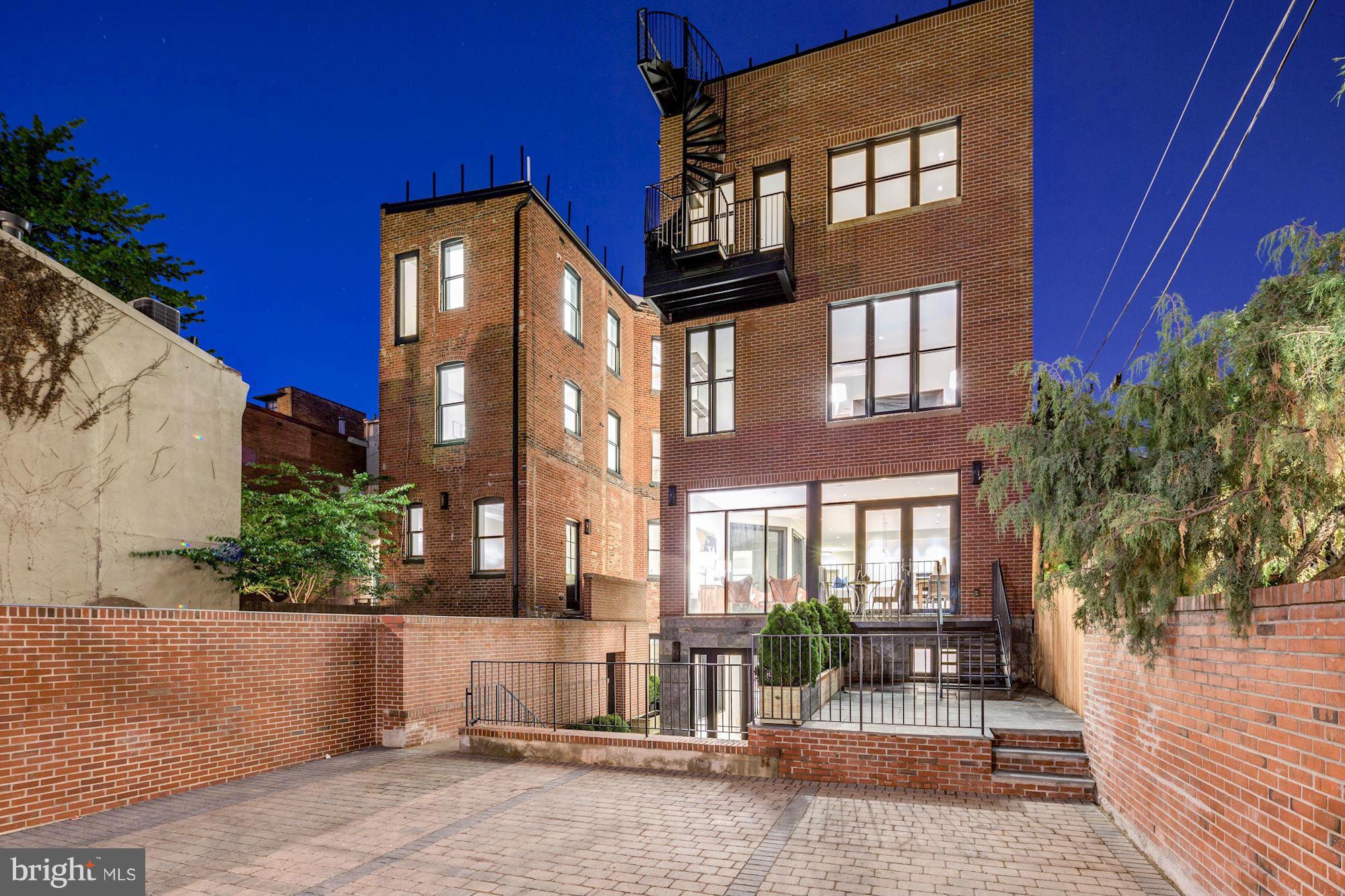 1310 Q Street Northwest, Unit 4 Washington, DC 20009 - Photo 11 of 16 a front view of a building