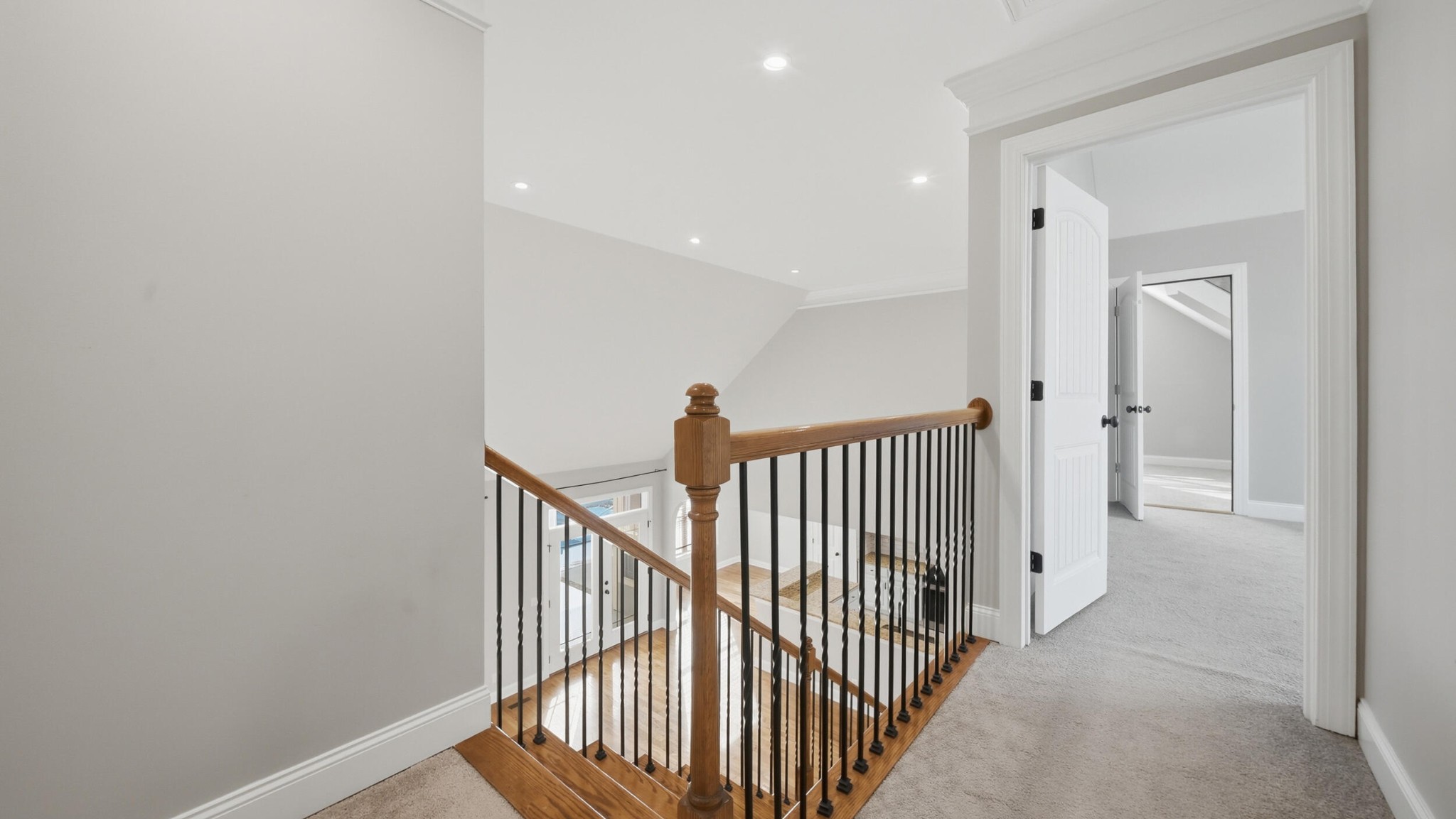 4046 Brock Road Chattanooga, TN 37421 - Photo 34 of 59 a view of a hallway with wooden floor and entryway