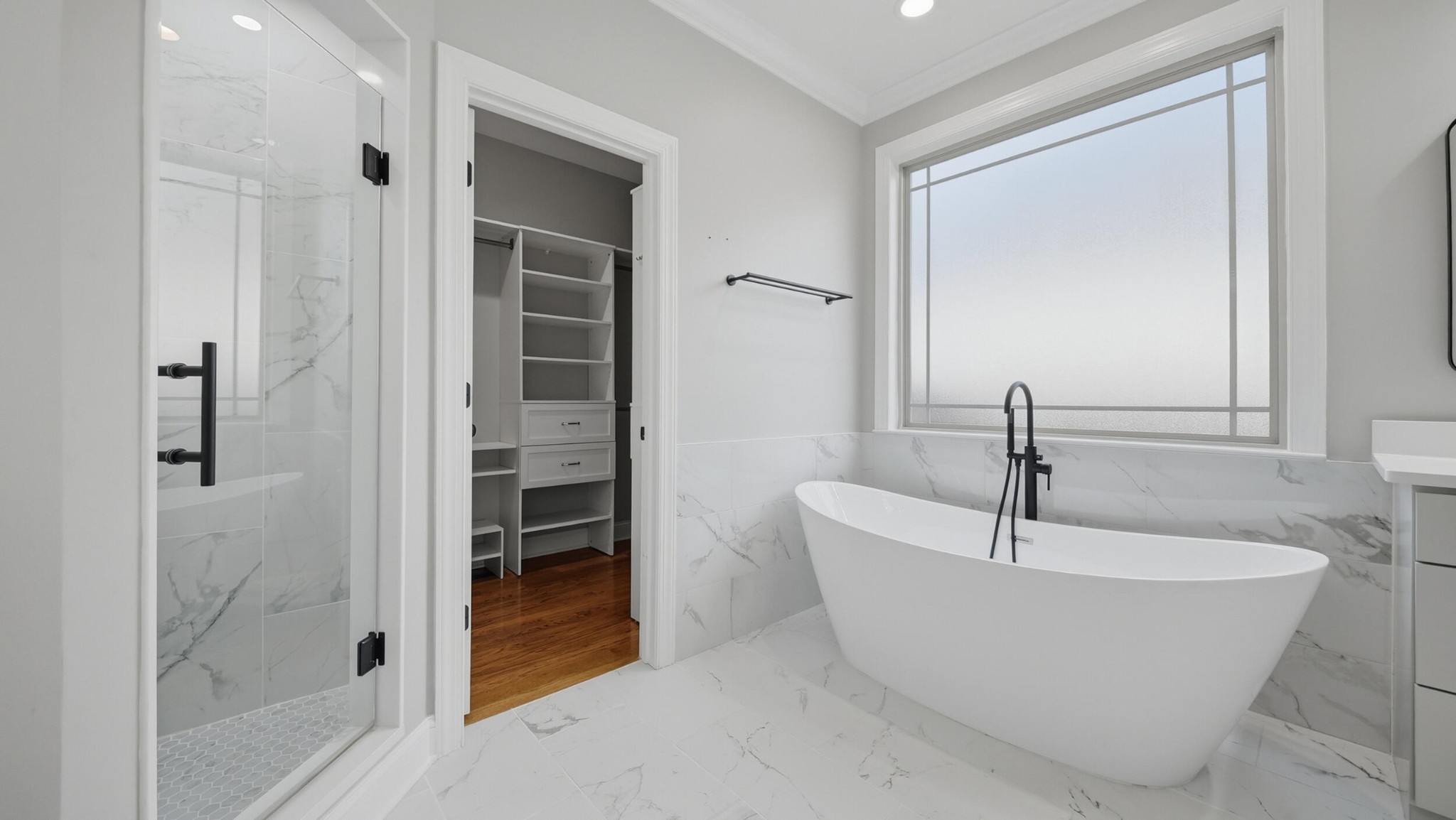 4046 Brock Road Chattanooga, TN 37421 - Photo 35 of 59 a bathroom with a bathtub and shower