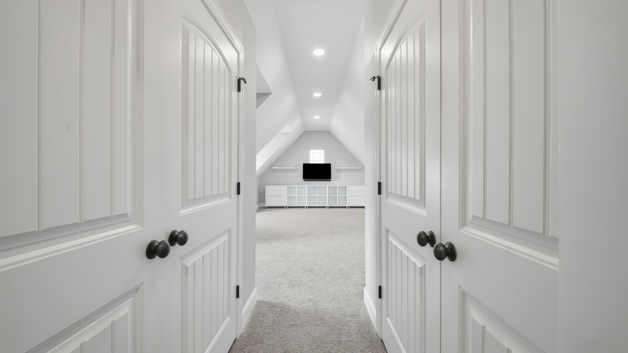 4046 Brock Road Chattanooga, TN 37421 - Photo 39 of 59 a view of a hallway with entryway door
