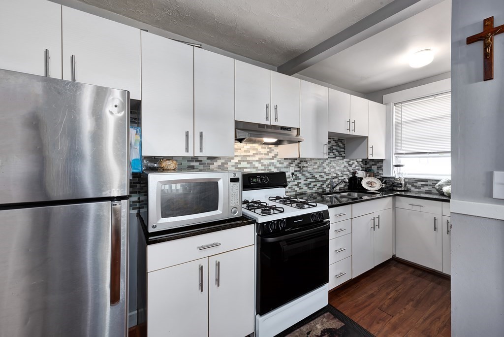 13 Nelson Road Peabody, MA 01960 - Photo 4 of 37 Gallery Image 4