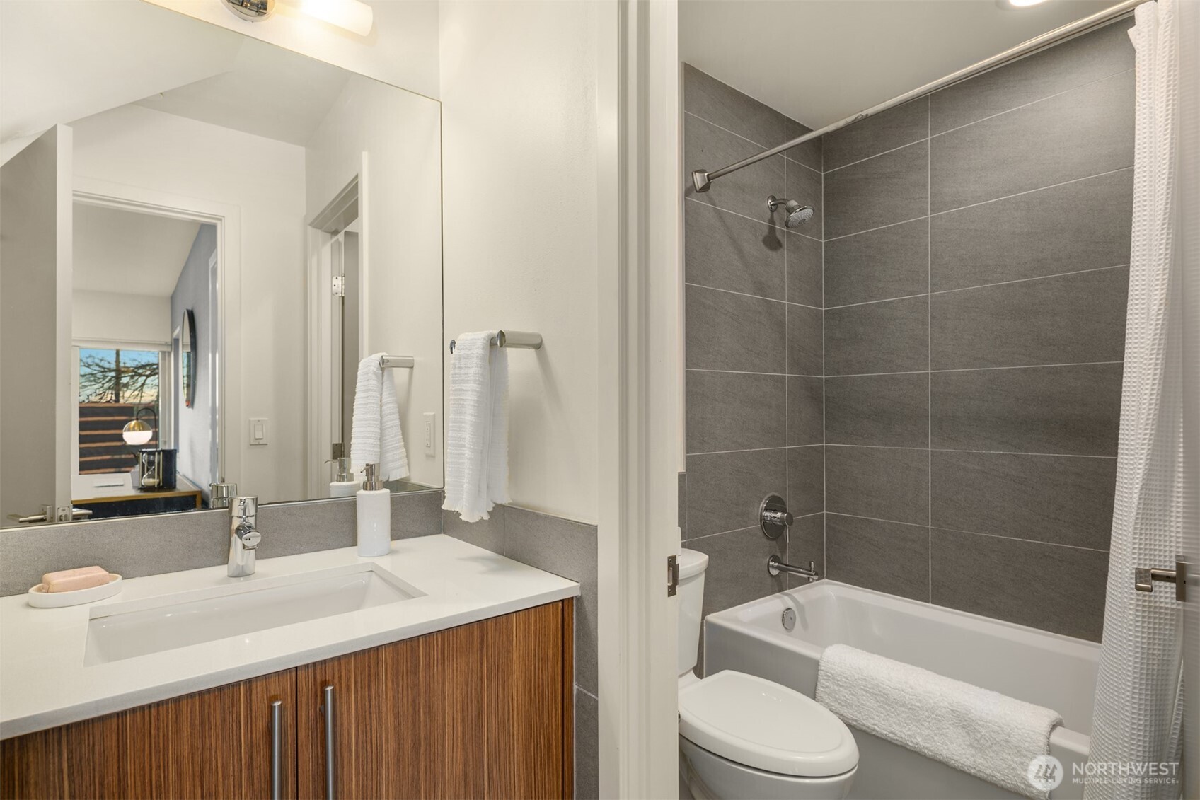 928 34th Avenue Seattle, WA 98122 - Photo 31 of 39