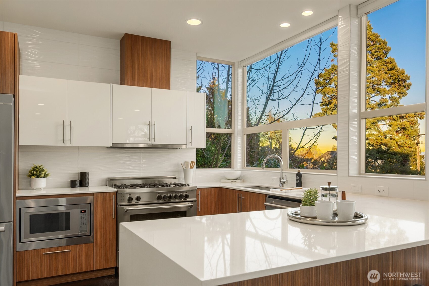 928 34th Avenue Seattle, WA 98122 - Photo 4 of 39